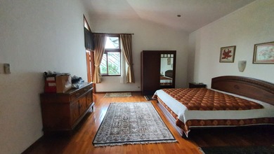 Rumah Hoek High Ceiling Teras Bukit Golf BSD Tangerang