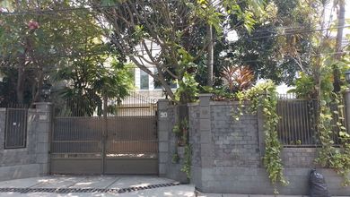 Jual Rumah Siap Tinggal area Kemang, Jakarta Selatan, LT 1152 m2