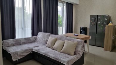 Jual Unit Apartemen Siap Ditempati 2BR Semi Furnished Good Condition