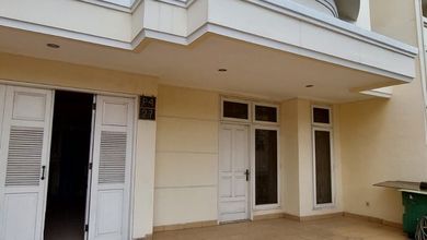 Jual Rumah Siap Tinggal di Green garden, Jakarta Barat, LT 144 m2