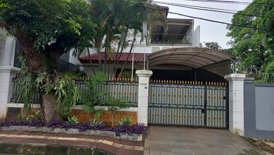 Rumah bagus  2 Lt Dijual Di Menteng