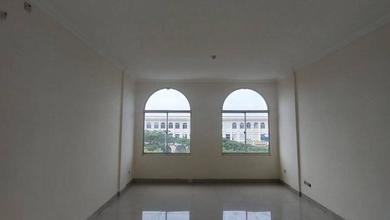 Ruko Green Lake City New Castle Siap Huni Hadap Boulevard