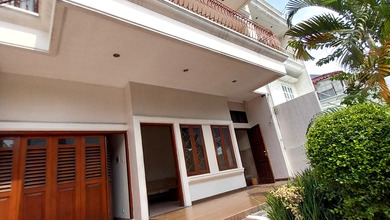Rumah Semi Furnished Lokasi Strategis di Pondok Indah