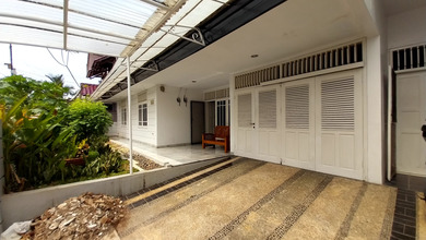 Disewakan Rumah Minimalis Kawasan Pondok Indah, Jakarta Selatan, LT  330 m2