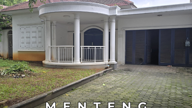 Dijual Rumah Satu Lantai Taman Luas di Menteng Jakarta Pusat