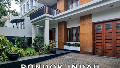 Disewakan Rumah Fully Furnish 2 Lt. Jalan Lebar di Pondok Indah