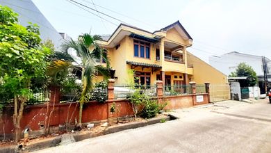 Jual Rumah Cantik LT 323 m2 area Duri Kosambi, Jakarta Barat