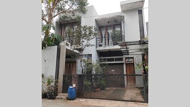 Jual Rumah Megah LT 144 m2 di Cipedak, Jakarta Selatan