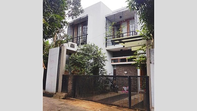 Jual Rumah Cantik LT 102 m2 di Cipedak, Jakarta Selatan