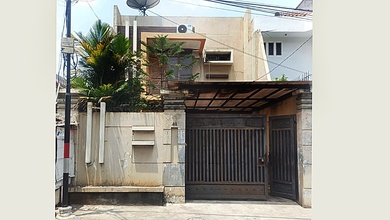 Rumah Elit Luas 222 m2, di Kebon Jeruk, Jakarta Barat