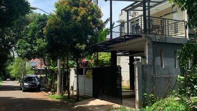 Rumah Modern Luas 250 Jual di BSD Griya Loka, Tangerang