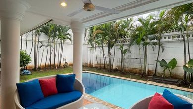 For Sale rumah Eksklusif di Kemang, Jakarta Selatan - LT 404m²