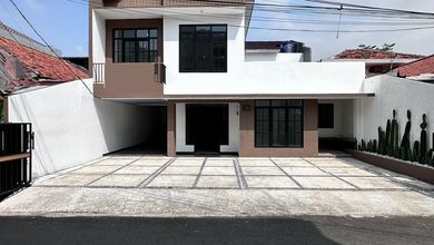 Jual Rumah Eksklusif Luas 197 m2 Kawasan Kebayoran Baru, Jakarta Selatan