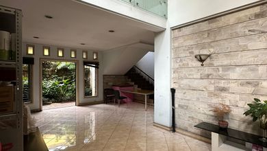 Dijual rumah Eksklusif di Kebayoran Baru, Jakarta Selatan - LT 402m²