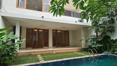 Rumah Area Luxury Kemang, Jakarta Selatan - Harga Terbaik 17 Miliar