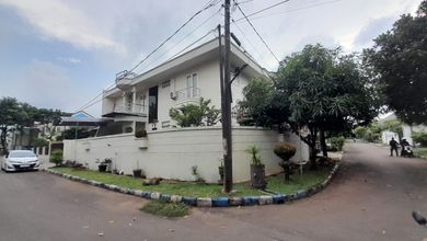 RUMAH HOEK DI VILLA MELATI MAS TANGERANG SELATAN

