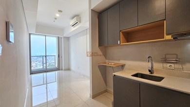 Disewa Apartemen Siap Tinggal 2 BR di Taman Anggrek, Jakarta Barat Lokasi Strategis
