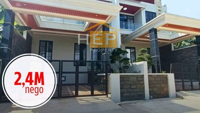 Kesempatan Rumah di Manyaran, Semarang, LB 200m², Harga 2,4 Miliar