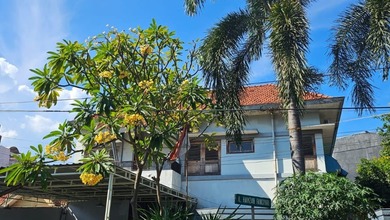 Disewakan Segera Rumah Cantik dengan Lahan Luas 240 m2 di Surabaya Kota