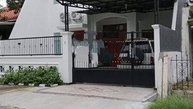 Disewakan Cepat Rumah Bagus dengan Tanah Luas 180 m2 di Surabaya Kota