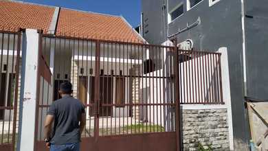 Jual Cepat Rumah Mewah di Rungkut, Surabaya, Luas 100 m2