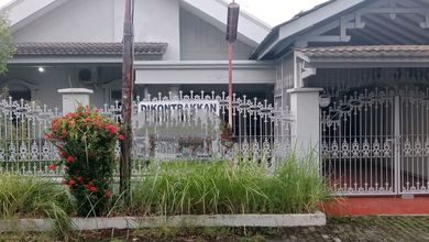 Disewakan Cepat Rumah Cantik dengan Tanah Luas 300 m2 Daerah Surabaya Kota