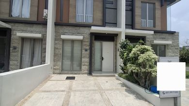 Rumah Modern Luas 60 Jual di Pakuwon, Surabaya