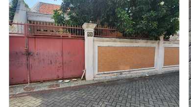 Hunian Elegan di Tambaksari, Surabaya, 4 Kamar Tidur, LT 296m²