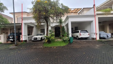 Rumah Elegan di Lakarsantri, Surabaya, 4 Kamar Tidur, LT 240m²