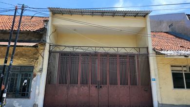 Rumah Dijual di Surabaya Kota, Surabaya, LB 180m², Harga Kompetitif!