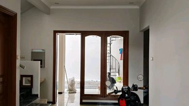 Rumah premium dengan Lahan 180 m2 di Surabaya Kota, Surabaya