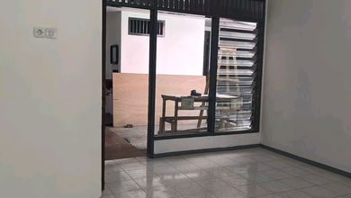 Rumah Modern Luas 136 Jual area Surabaya Kota, Surabaya