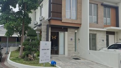 Kesempatan Rumah di Lakarsantri, Surabaya, LB 90m², Harga 1,2 Miliar