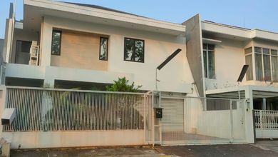 Jual Rumah Siap Tinggal di Kebon Jeruk, Jakarta Barat, LT 300 m2