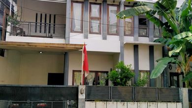 Rumah Modern area Kemanggisan, Jakarta Barat, Luas 180 m2