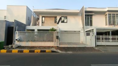 Rumah Mewah LT 300 m2, area Kembangan, Jakarta Barat