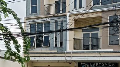 Disewa Ruko Tiga Lantai Dukuh Kupang Unfurnished