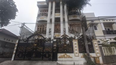 Jual Cepat Rumah Mewah area Tebet, Jakarta Selatan, LT 180 m2