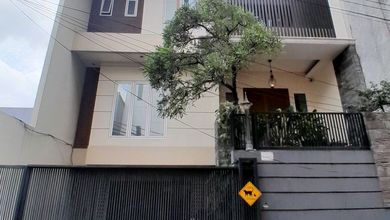 Rumah 3 Lantai Di Gandaria Kebayoran Baru