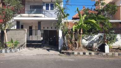 Rumah Premium Luas 251 Jual di Wonocolo, Surabaya
