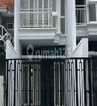 Rumah Dijual di Jemursari, Surabaya, LB 150m², Harga Kompetitif!
