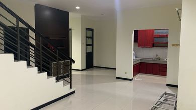 Disewakan Rumah Minimalis di Wiyung, Surabaya, LT  180 m2