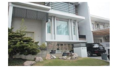 Rumah Eksklusif Luas 375 m2, di Wiyung, Surabaya