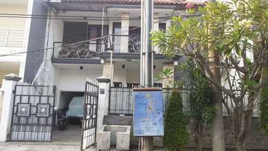 Rumah Mewah di Dukuh Pakis, Surabaya, 3 KT, LT 210m²
