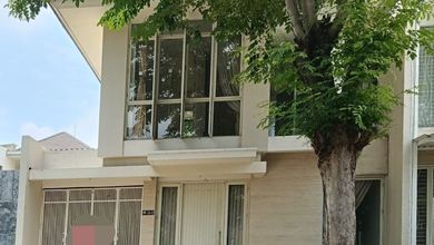 Disewakan Rumah Minimalis Daerah Pakuwon Indah, Surabaya, LT  162 m2