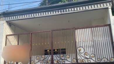Rumah Unfurnished Siap Tempat di Dukuh Pakis