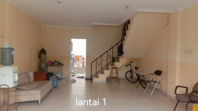 Ruko Aralia 2 1/2 Lantai Parkiran Luas 