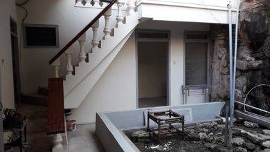 Rumah Megah Unfurnished Daerah Strategis Daerah Surabaya Kota