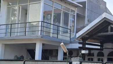 Jual Rumah Bagus LT 220 m2 di Sukomanunggal, Surabaya
