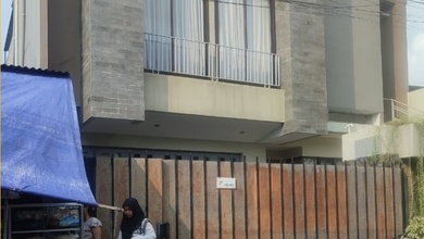 Rumah 2 Lantai Luas Tanah 242m² Samping Jalan Proses Lelang